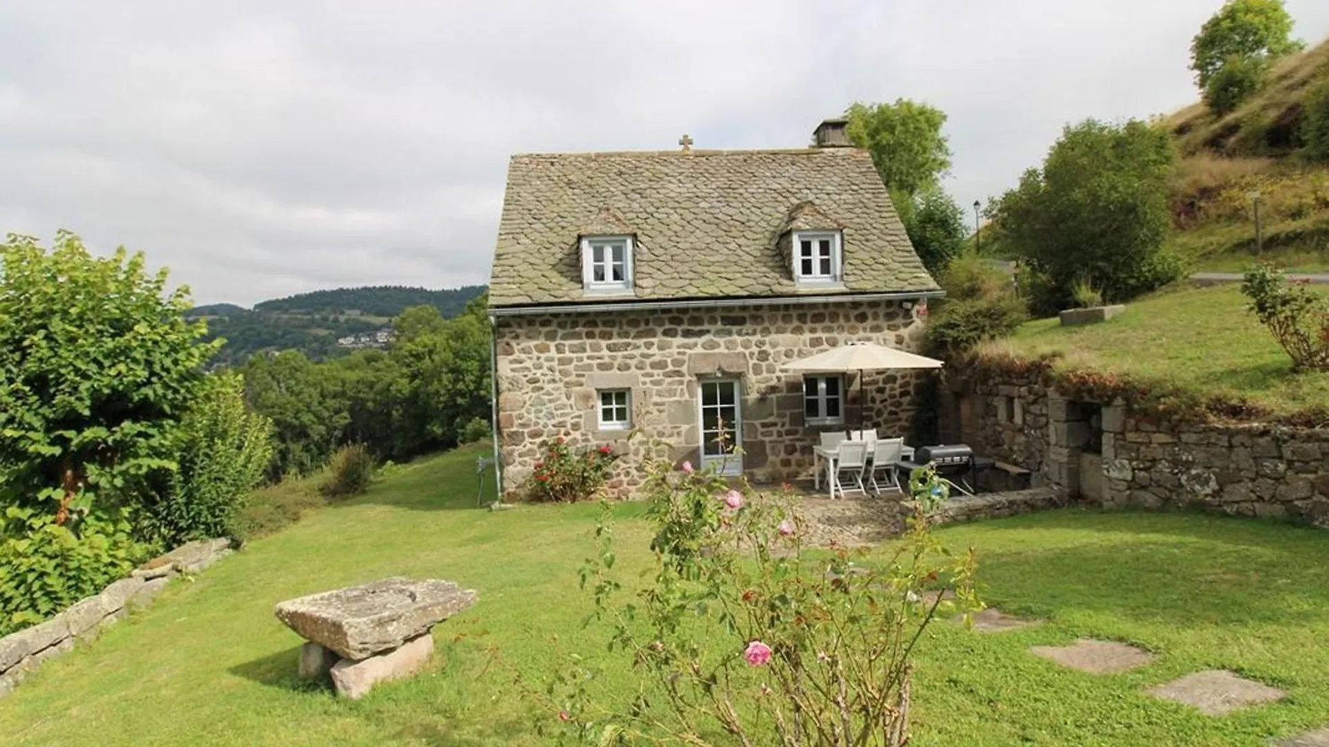 Charmante Maison Au Coeur Du Parc Des Volcans D'Auvergne, Ideale Pour 4 Pers Avec Cheminee Et Jardin - Fr-1-742-371 Villa Albepierre-Bredons France